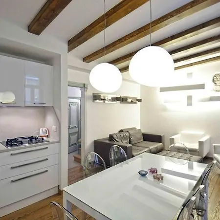 Via Sestriere Castello 5375 شقة